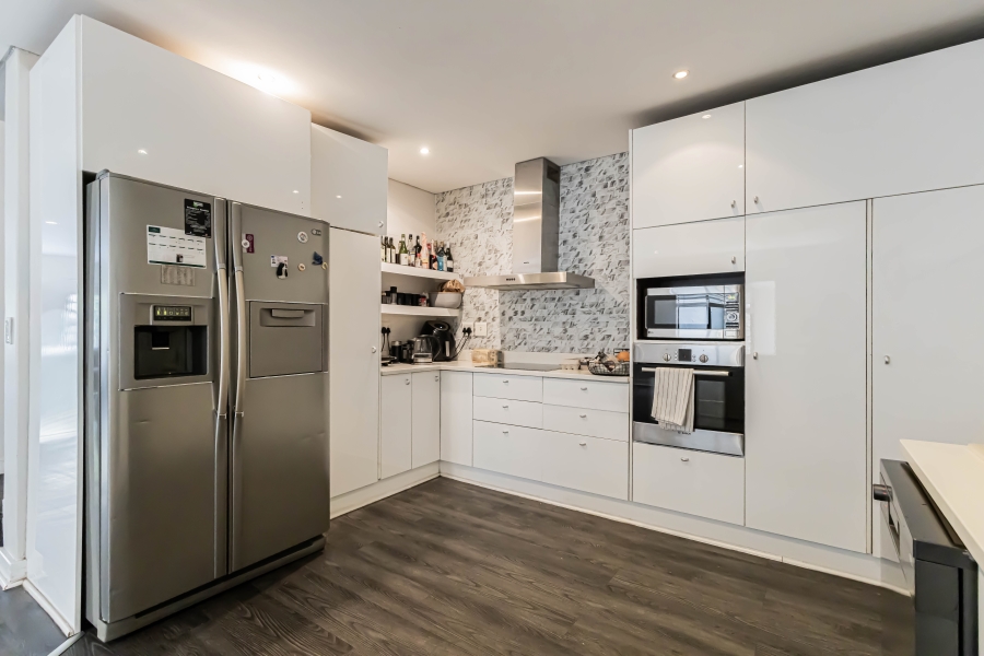 3 Bedroom Property for Sale in Sea Point Western Cape